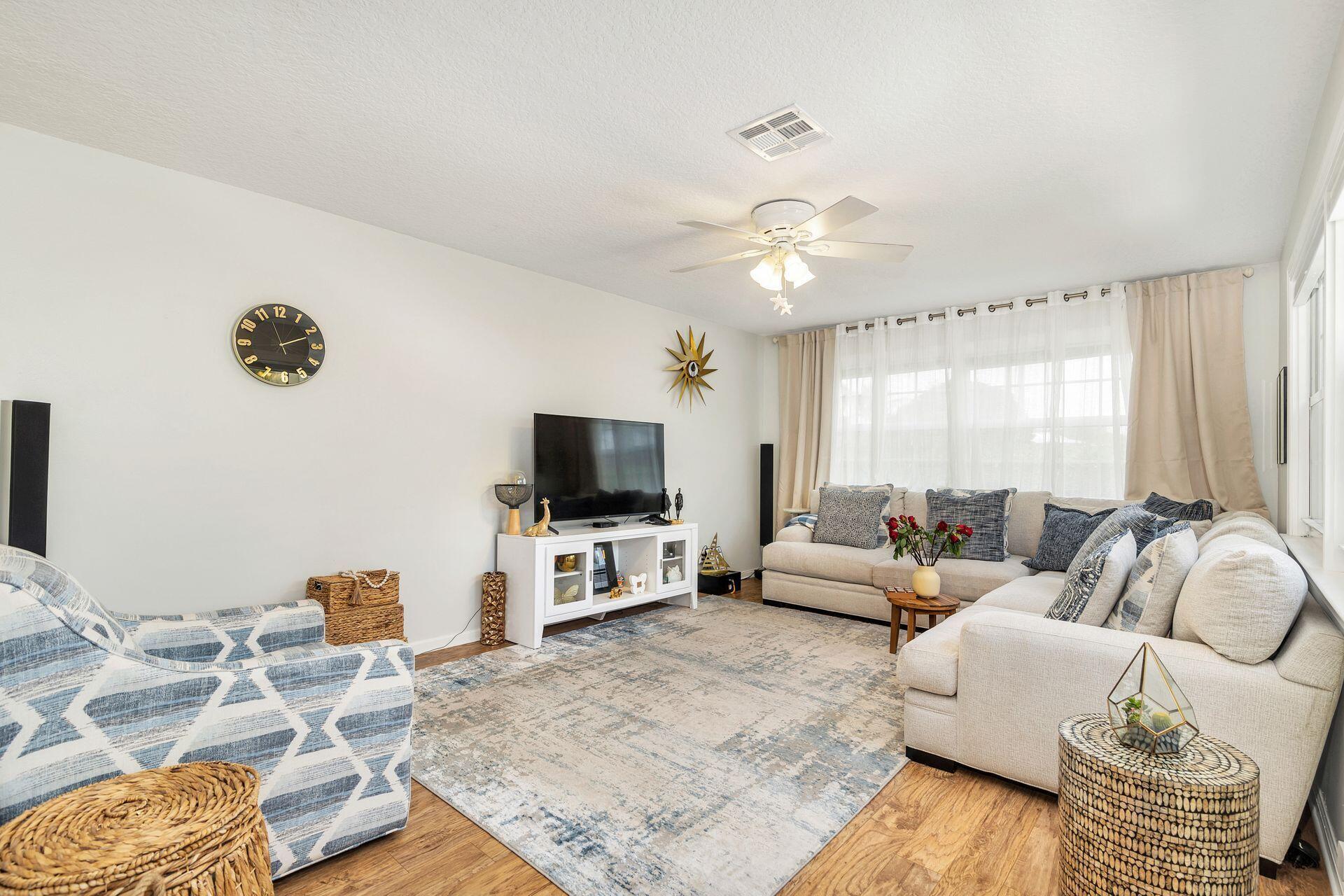 VILLAS ON THE GREEN TOWNHOUSES - Residential Lease