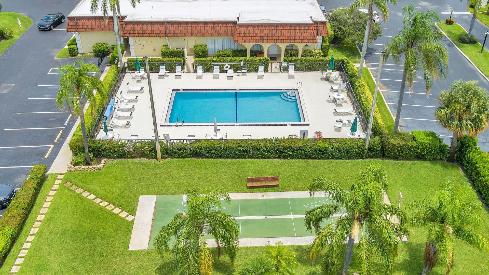 VILLAS ON THE GREEN TOWNHOUSES - Residential Lease