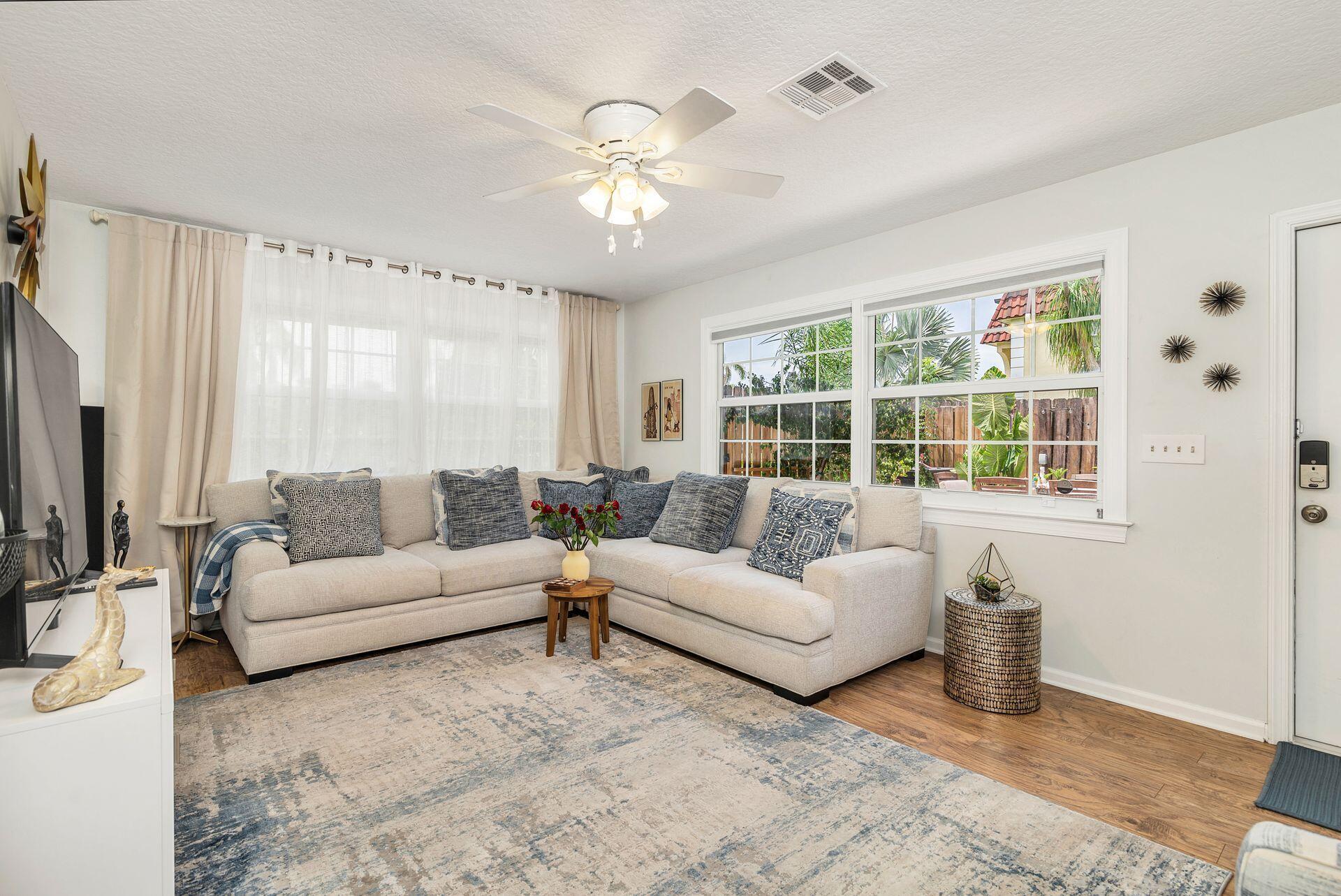 VILLAS ON THE GREEN TOWNHOUSES - Residential Lease