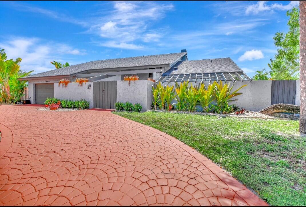1401 SW 54th Avenue