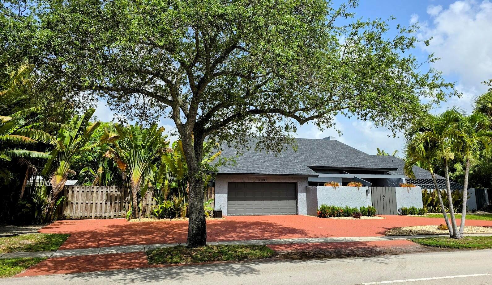 1401 SW 54th Avenue