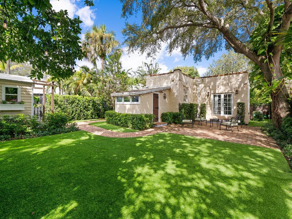 Photo of 720 SE 7th Street, Fort Lauderdale, FL 33301 (MLS # F10531832)