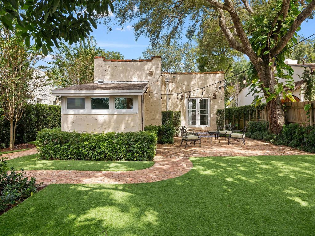 Photo of 720 SE 7th Street, Fort Lauderdale, FL 33301 (MLS # F10531832)