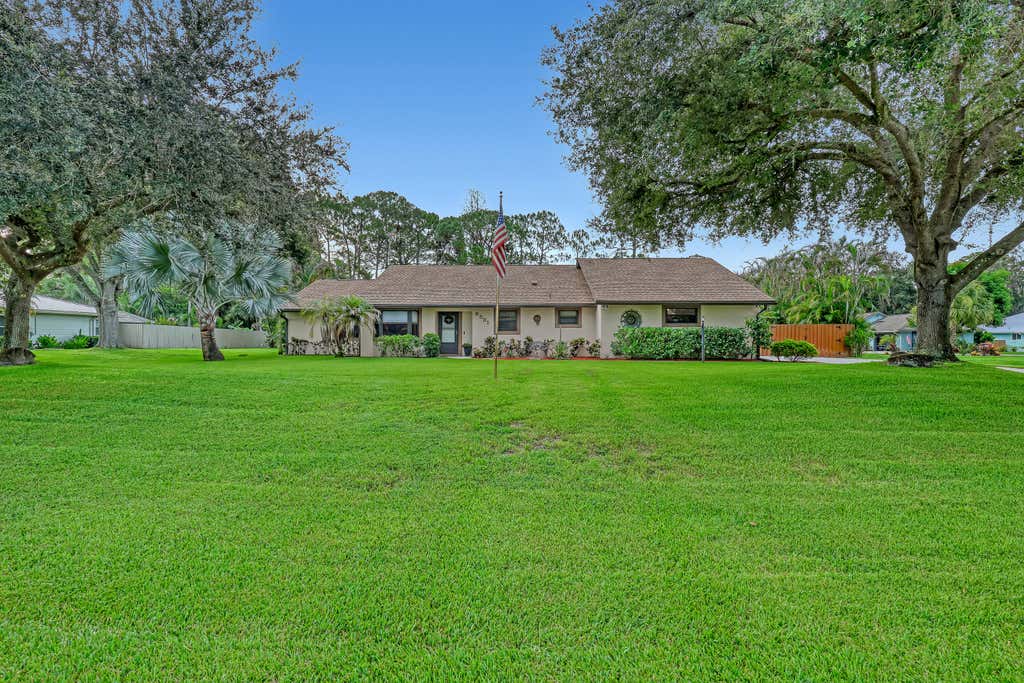 Photo of 8581 SW 17TH Avenue, Stuart, FL 34997 (MLS # B26059510)