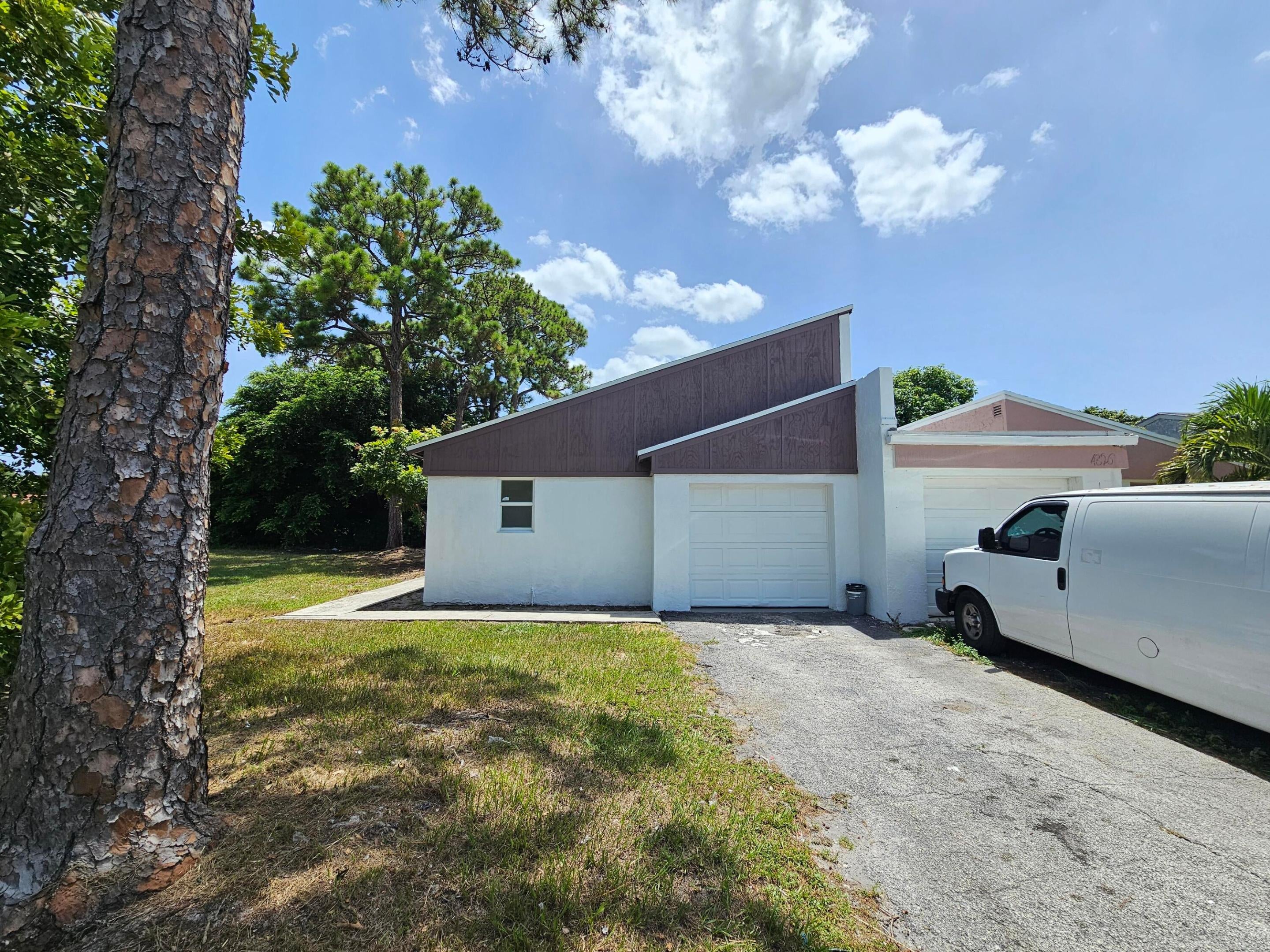 4824 NW 5TH Street