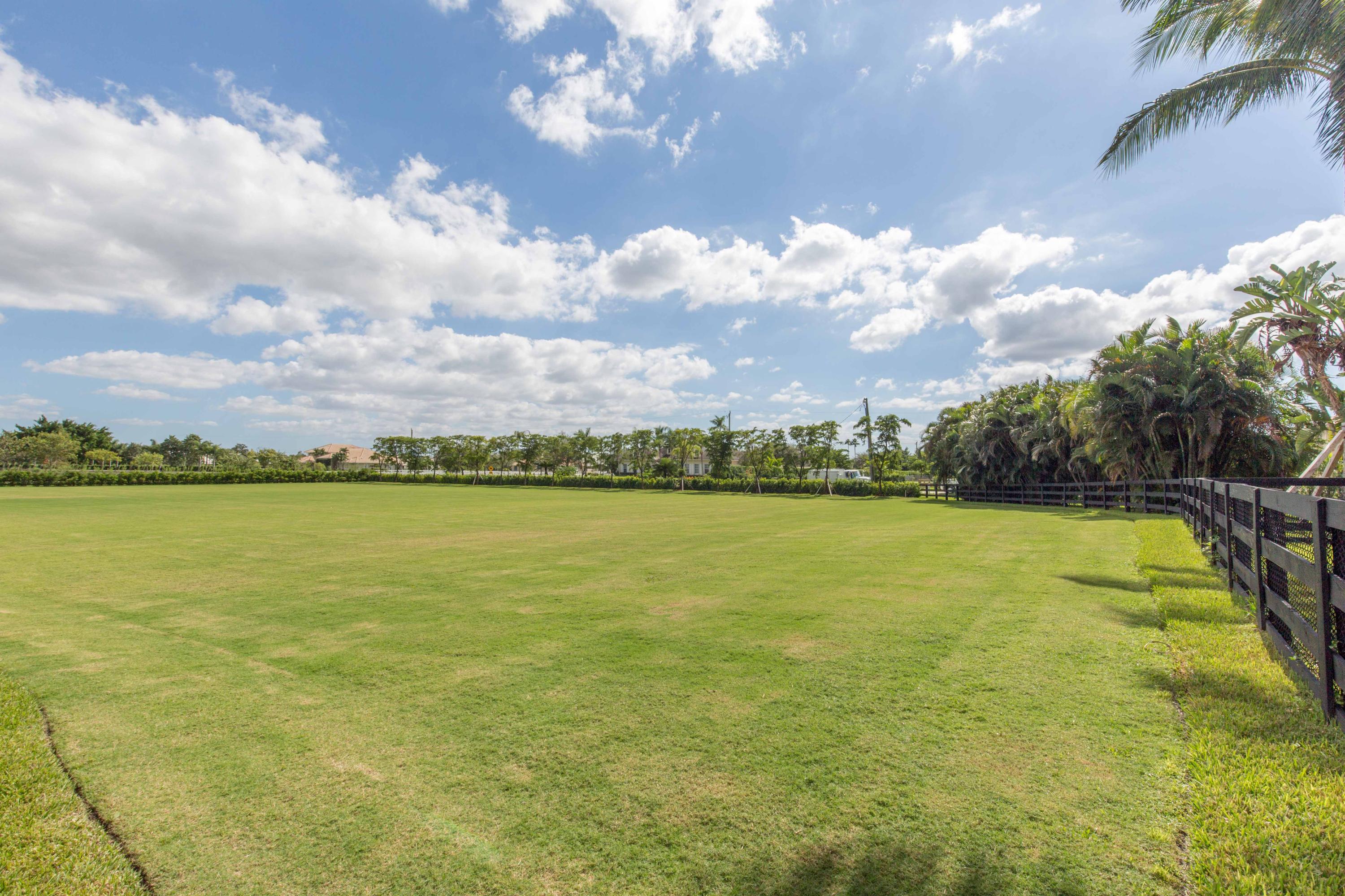 SADDLE TRAIL PARK OF WELLINGTON - Residential