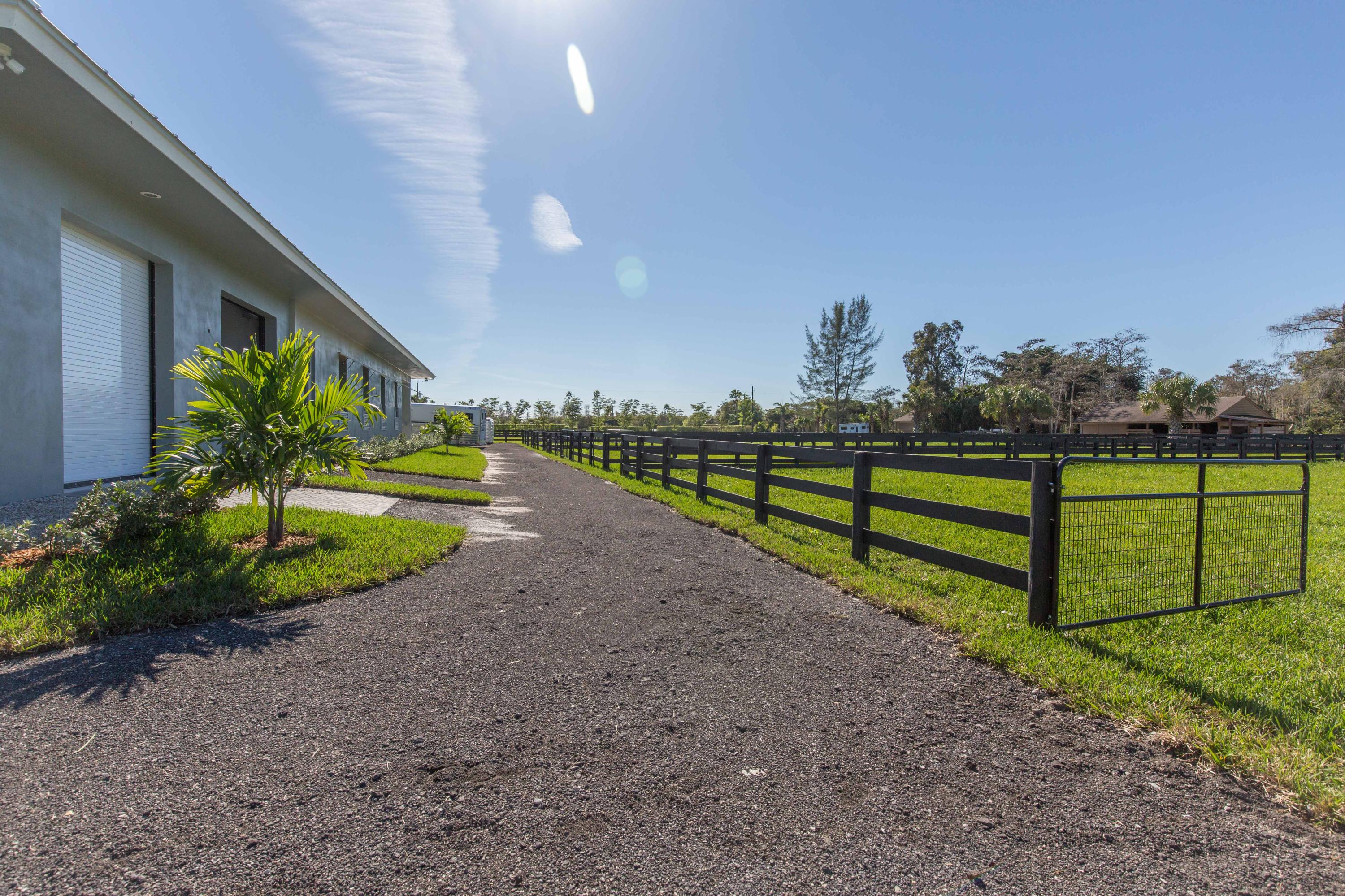 SADDLE TRAIL PARK OF WELLINGTON - Residential