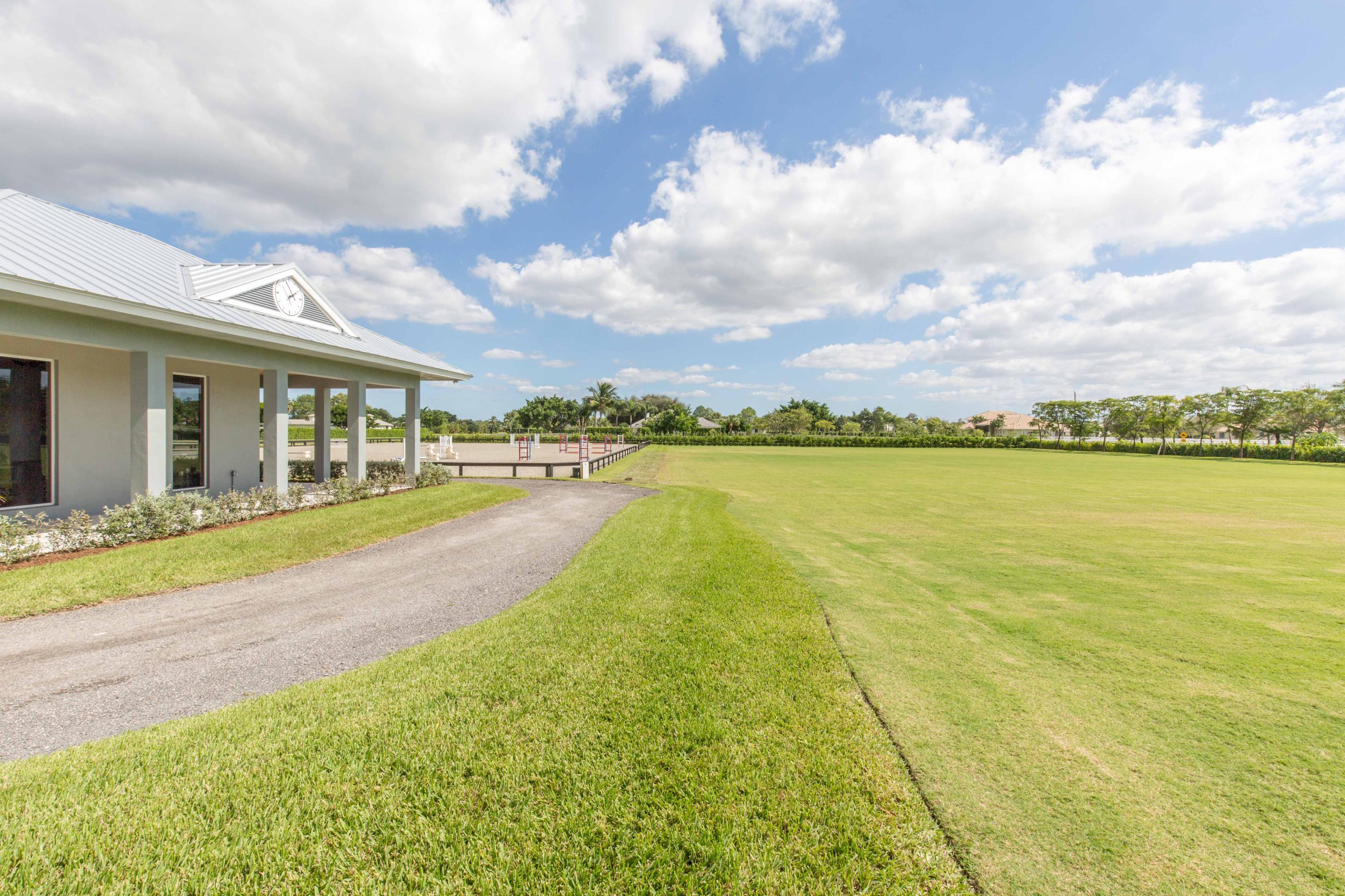 SADDLE TRAIL PARK OF WELLINGTON - Residential