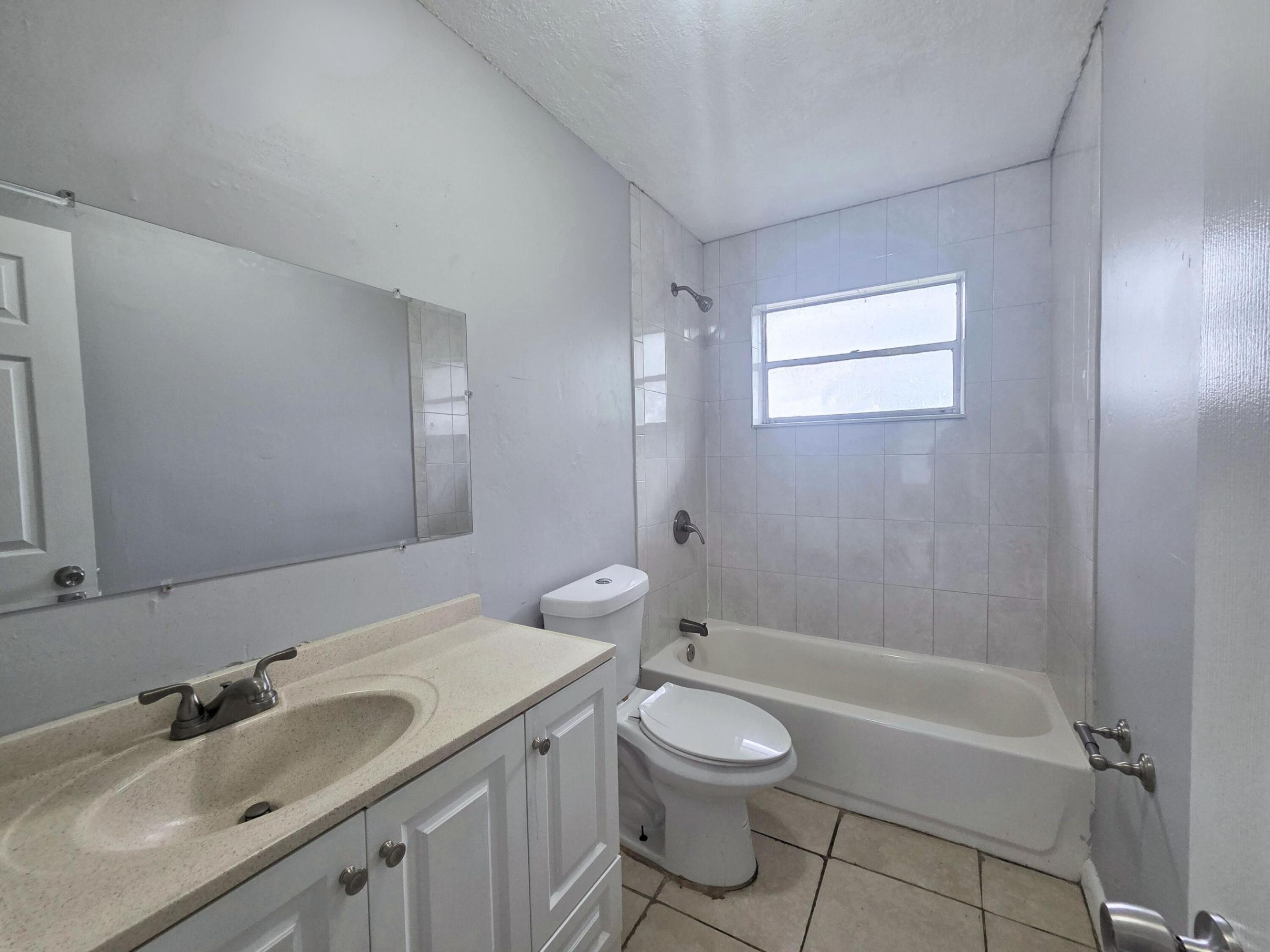 FT LAUDERDALE ESTATES 1ST ADD - Residential Lease