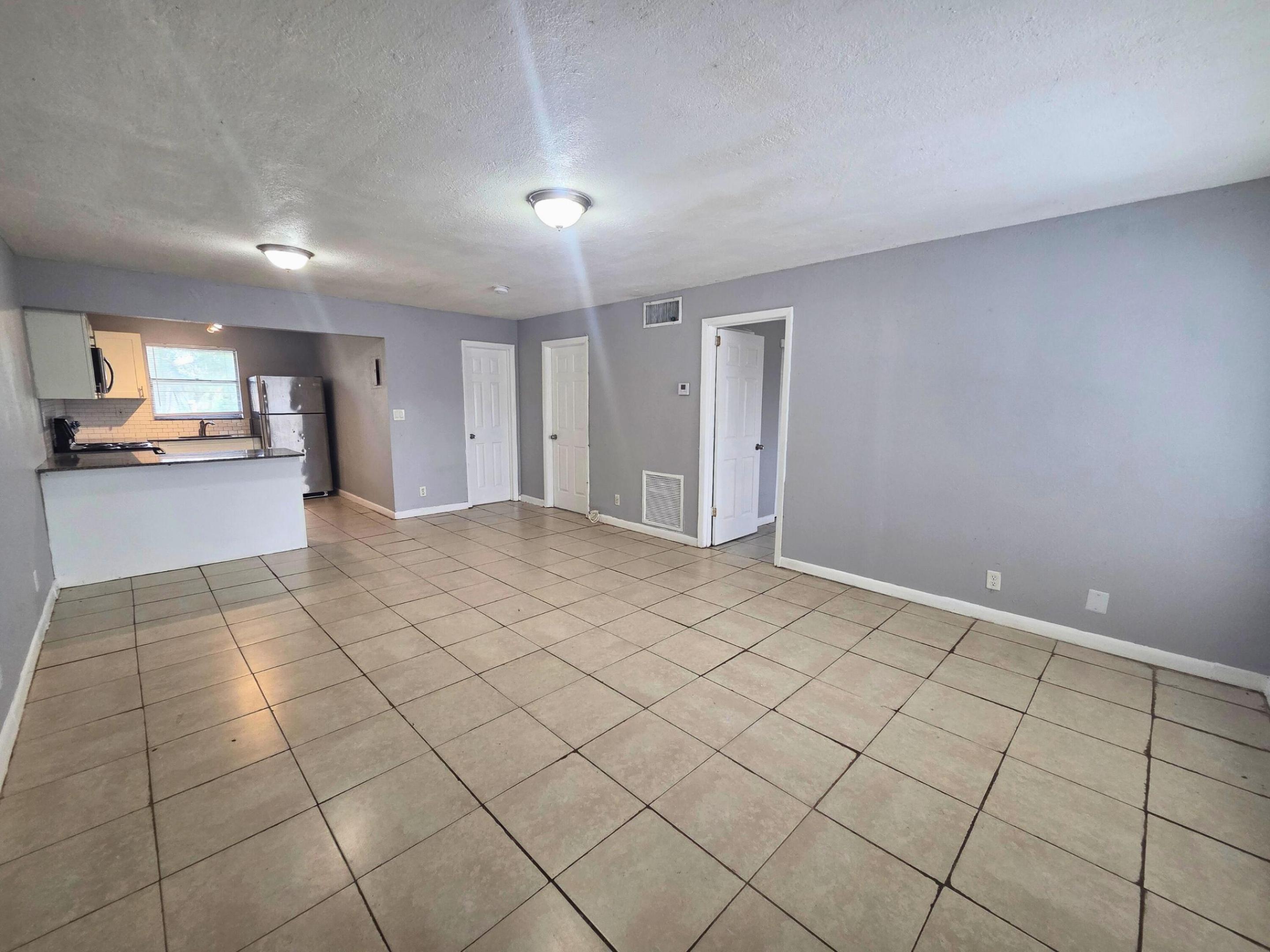 FT LAUDERDALE ESTATES 1ST ADD - Residential Lease