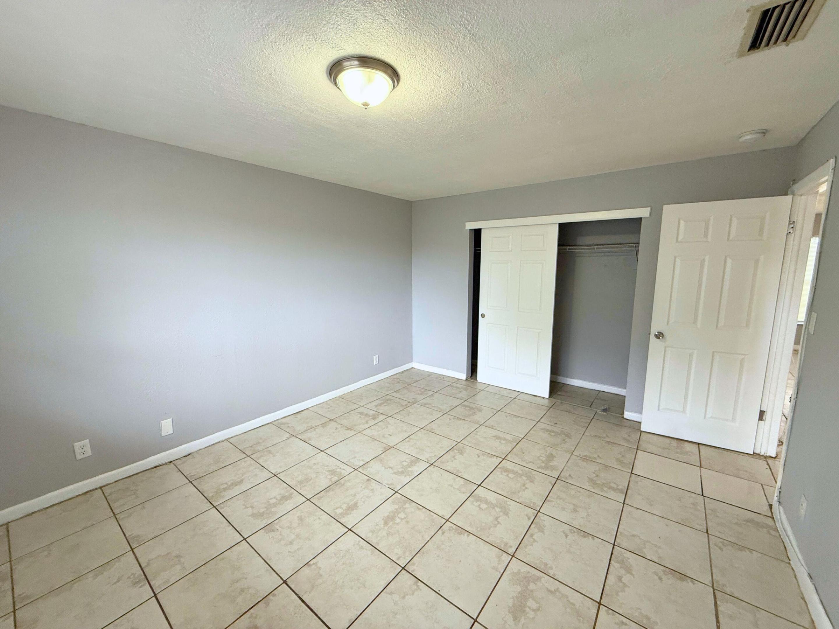 FT LAUDERDALE ESTATES 1ST ADD - Residential Lease