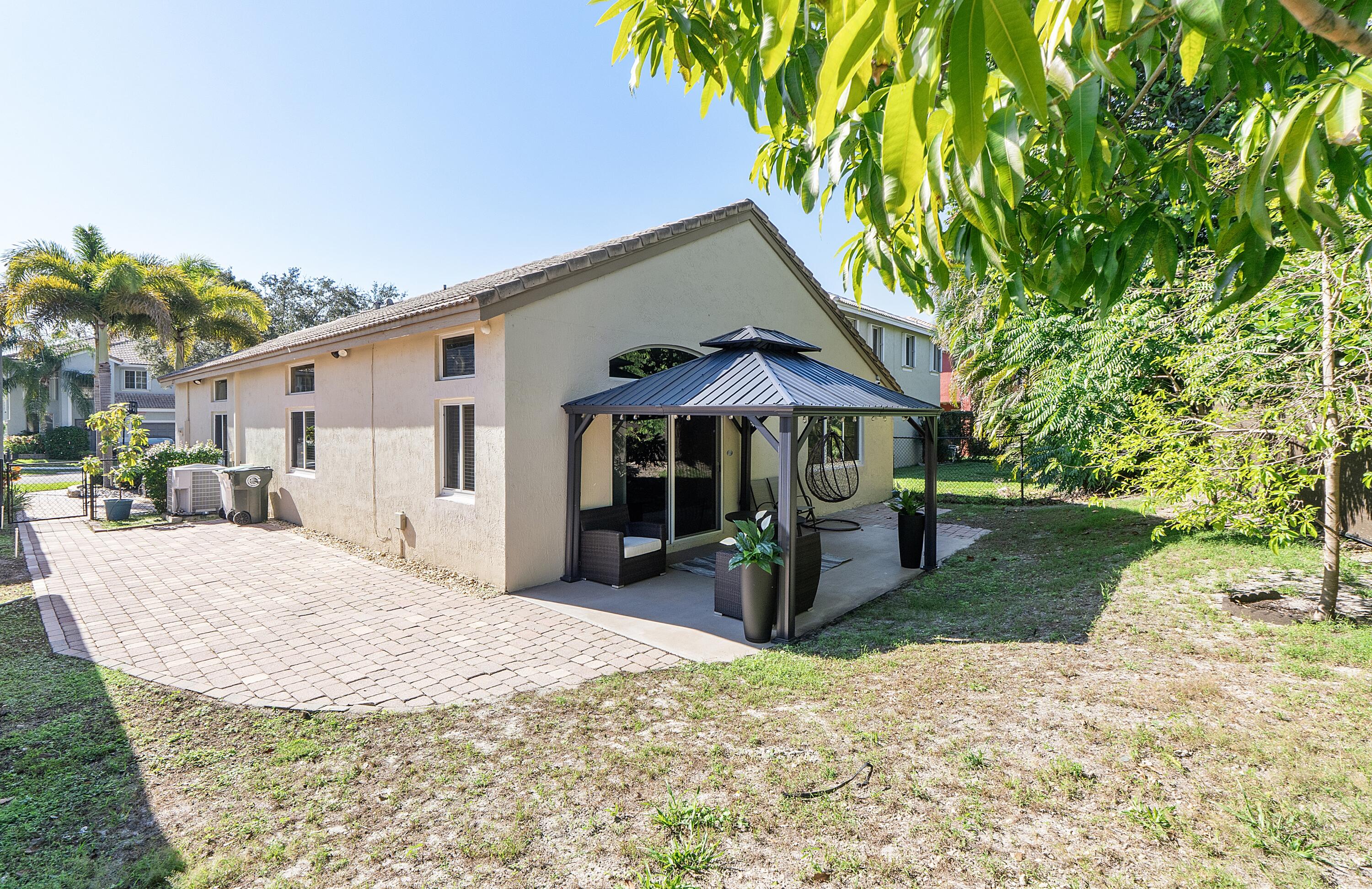 REGENCY LAKES AT COCONUT CREEK - Residential