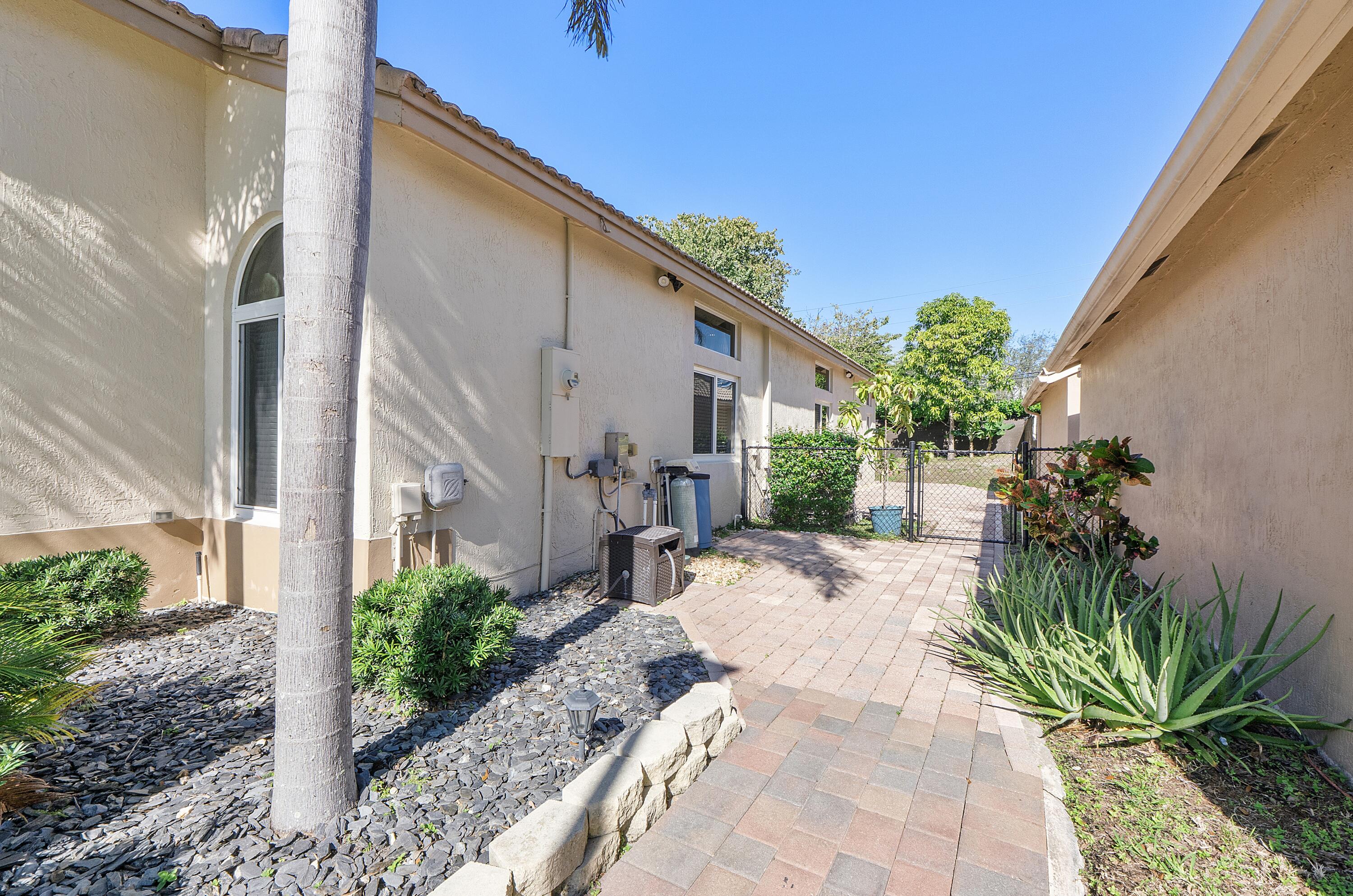 REGENCY LAKES AT COCONUT CREEK - Residential