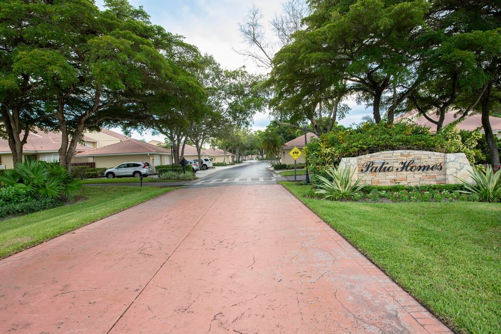 Photo of 293 Old Meadow Way N, Palm Beach Gardens, FL 33418 (MLS # R11100827)