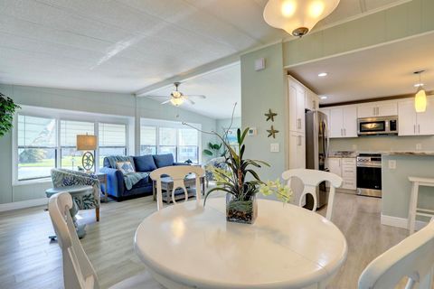 A home in Barefoot Bay