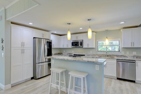 A home in Barefoot Bay