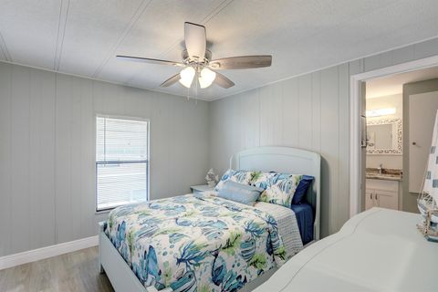 A home in Barefoot Bay