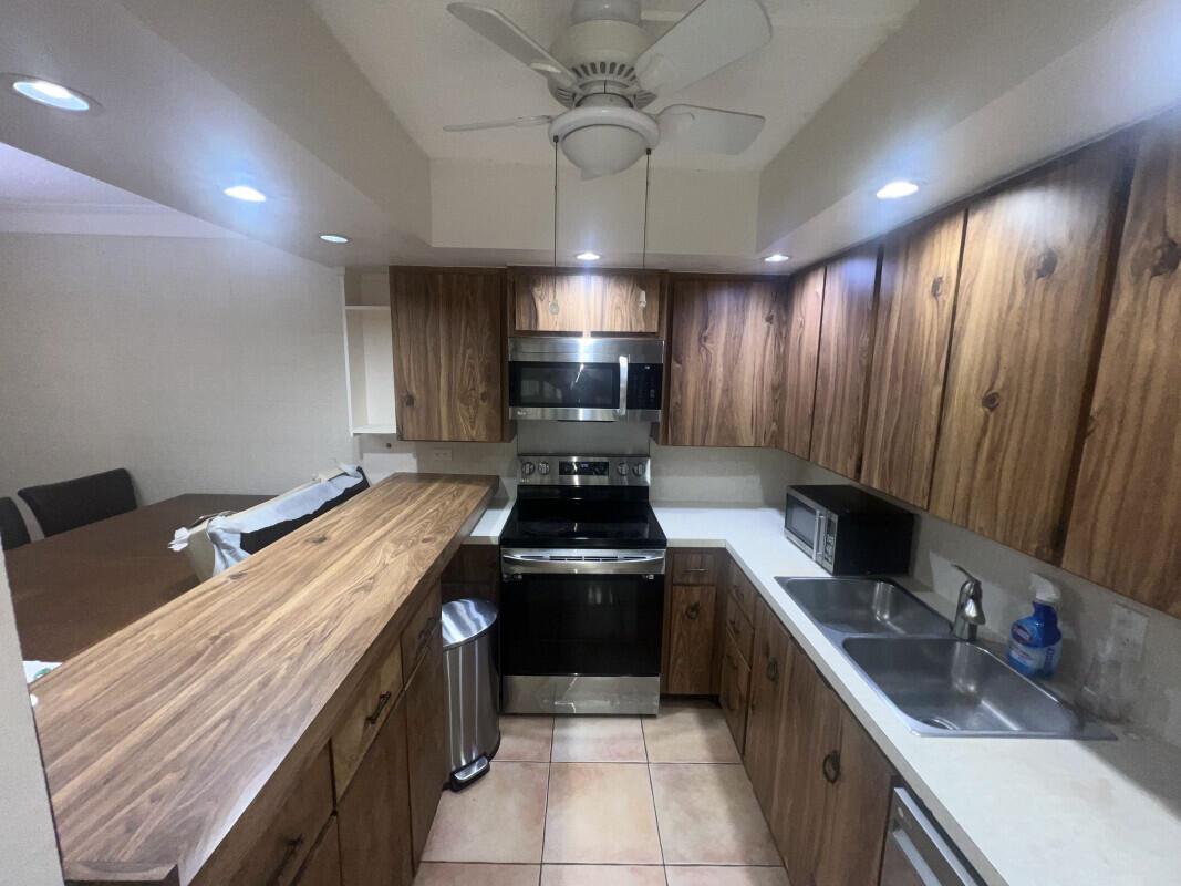 GARDEN LAKES AND GARDEN SQUARE SHOPS - Residential