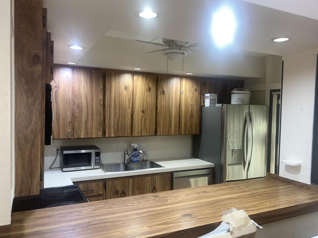 GARDEN LAKES AND GARDEN SQUARE SHOPS - Residential