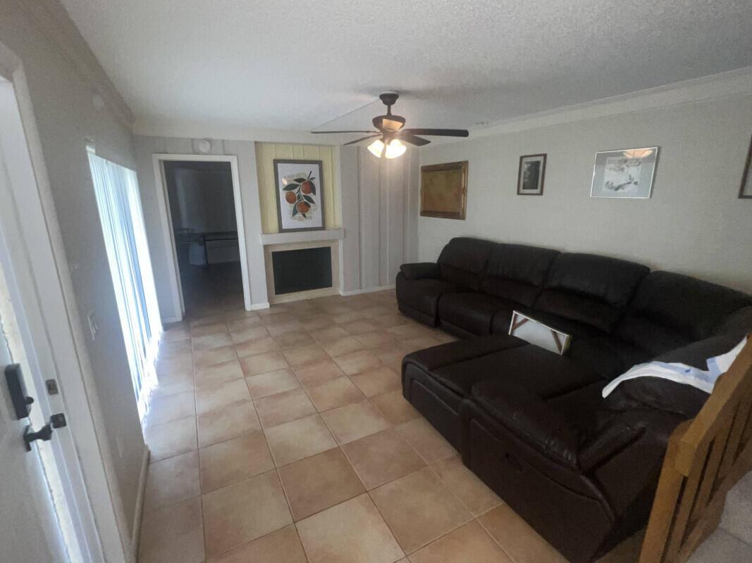 GARDEN LAKES AND GARDEN SQUARE SHOPS - Residential