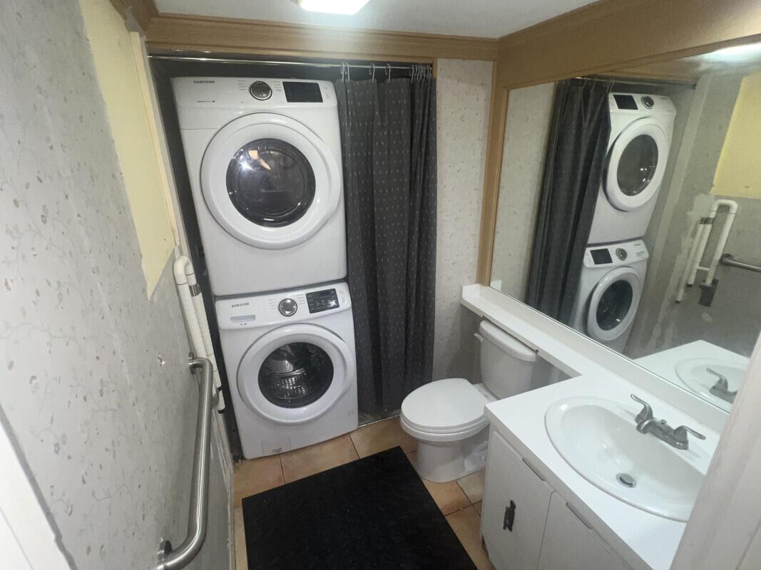 GARDEN LAKES AND GARDEN SQUARE SHOPS - Residential