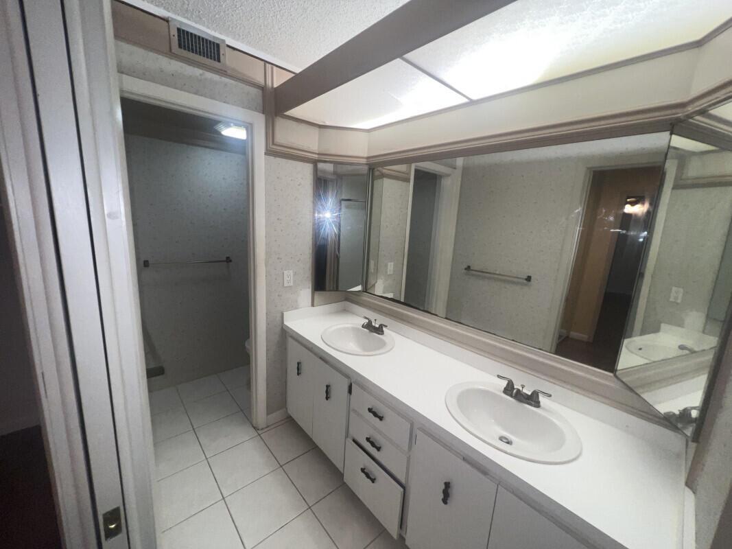 GARDEN LAKES AND GARDEN SQUARE SHOPS - Residential