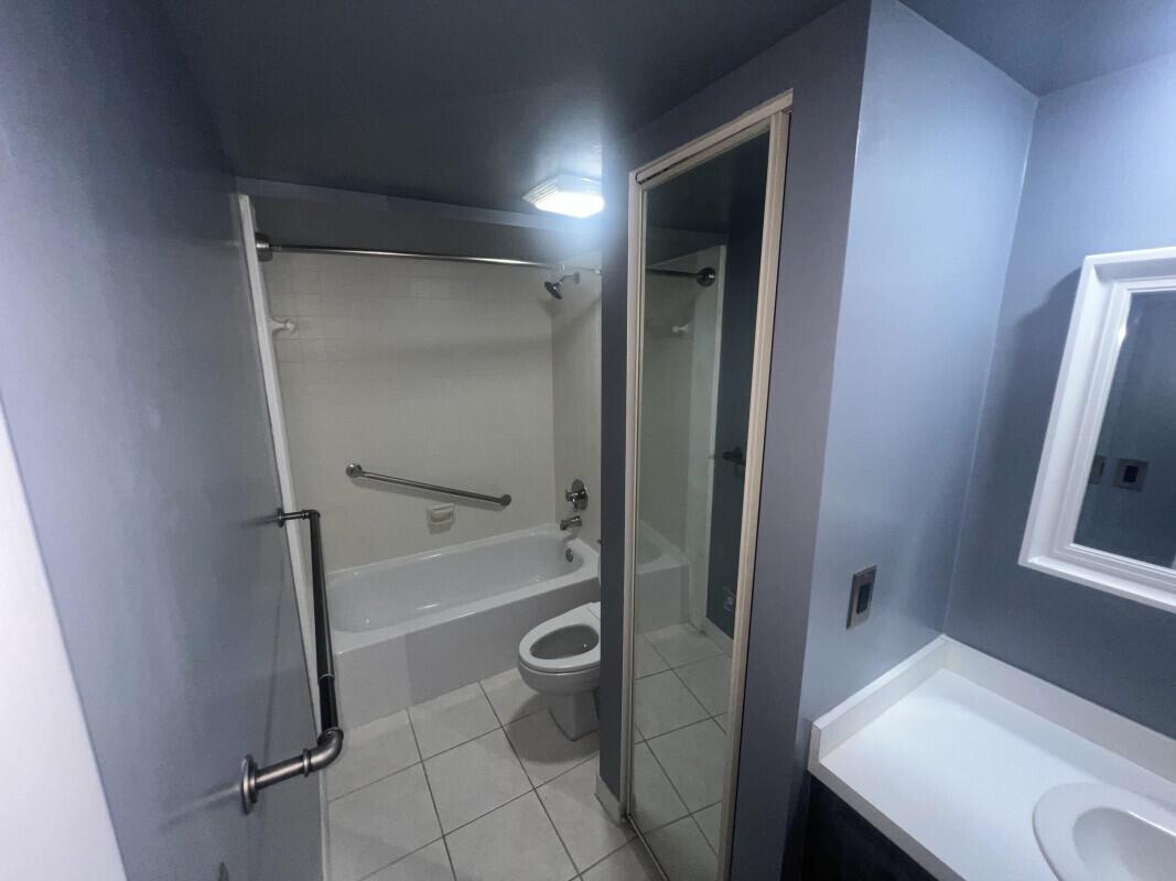 GARDEN LAKES AND GARDEN SQUARE SHOPS - Residential