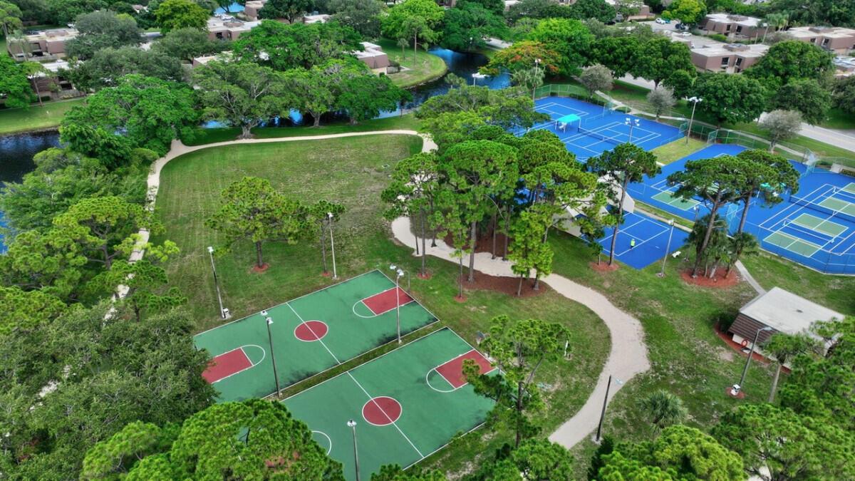 GARDEN LAKES AND GARDEN SQUARE SHOPS - Residential