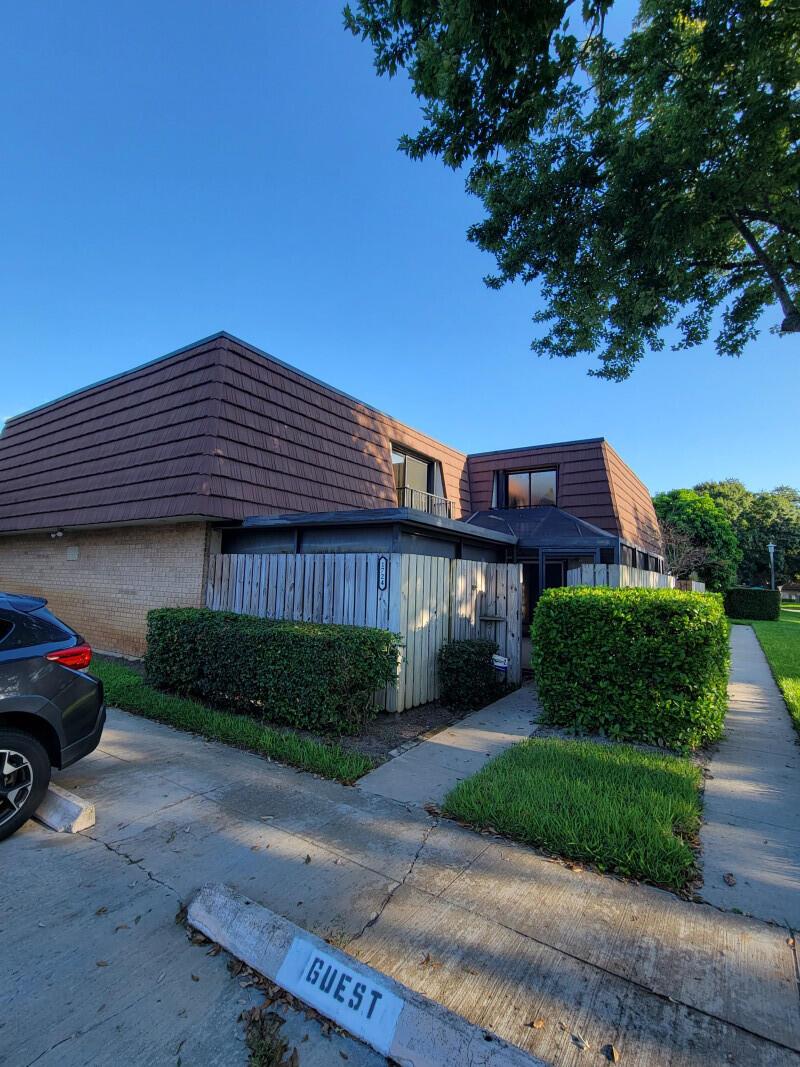 GARDEN LAKES AND GARDEN SQUARE SHOPS - Residential