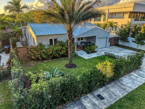 Townhomes and Villas with Garages For Sale in Broward County, FL 65 715 N Victoria Park Road Fort Lauderdale FL 33304