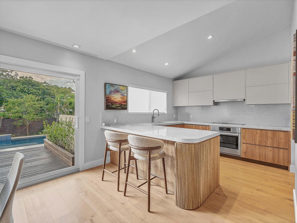 715 N Victoria Park Road, Fort Lauderdale, FL, 33304/$1,690,000 3 715 N Victoria Park Road