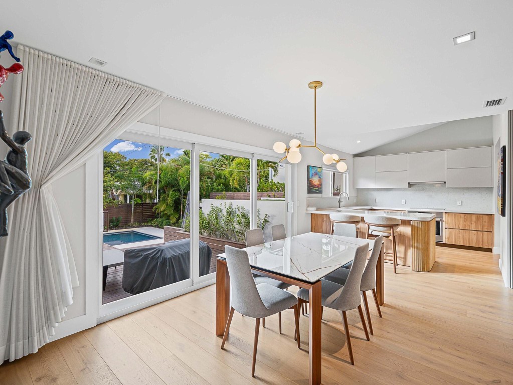 715 N Victoria Park Road, Fort Lauderdale, FL, 33304/$1,690,000 1 715 N Victoria Park Road