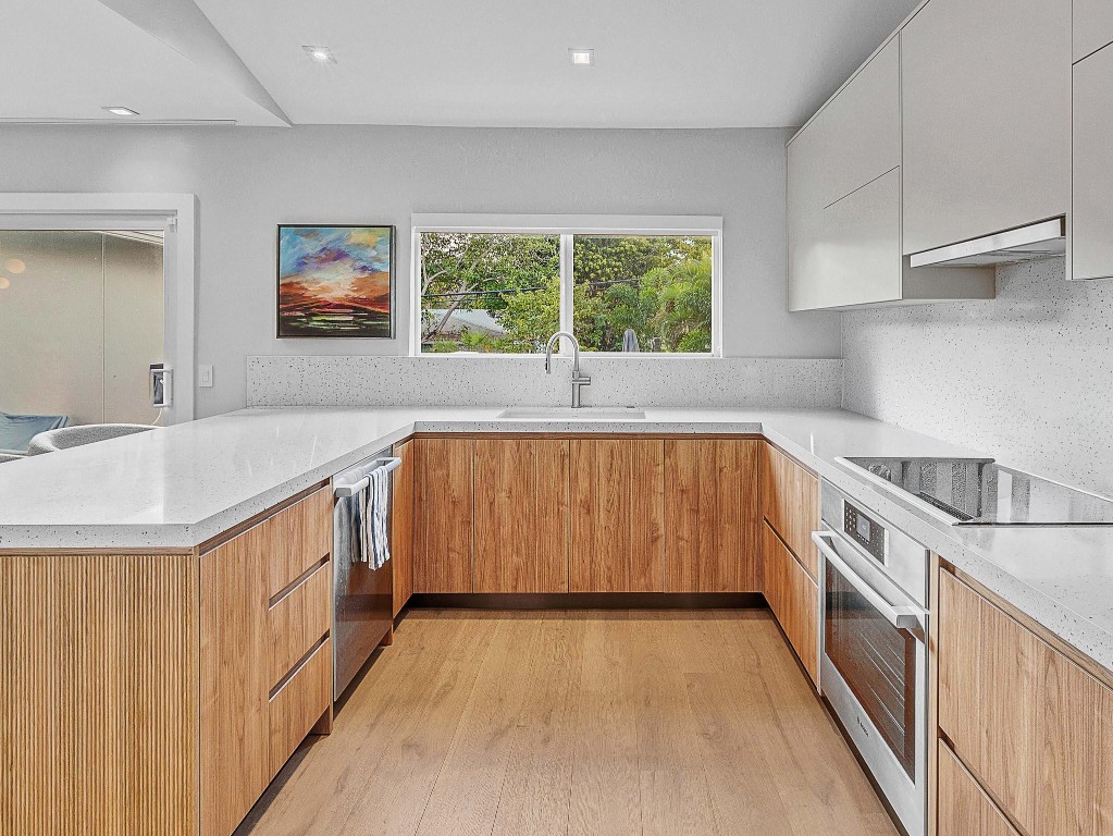 715 N Victoria Park Road, Fort Lauderdale, FL, 33304/$1,690,000 2 715 N Victoria Park Road