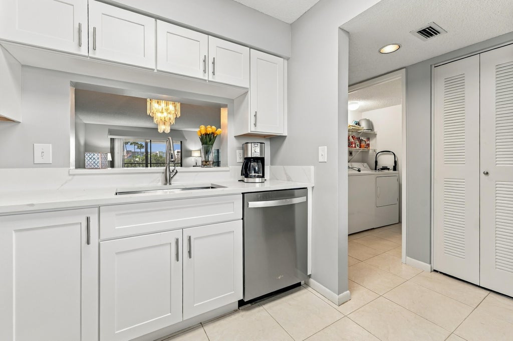 Photo of 7280 AMBERLY Lane #402, Delray Beach, FL 33446 (MLS # B26092206)