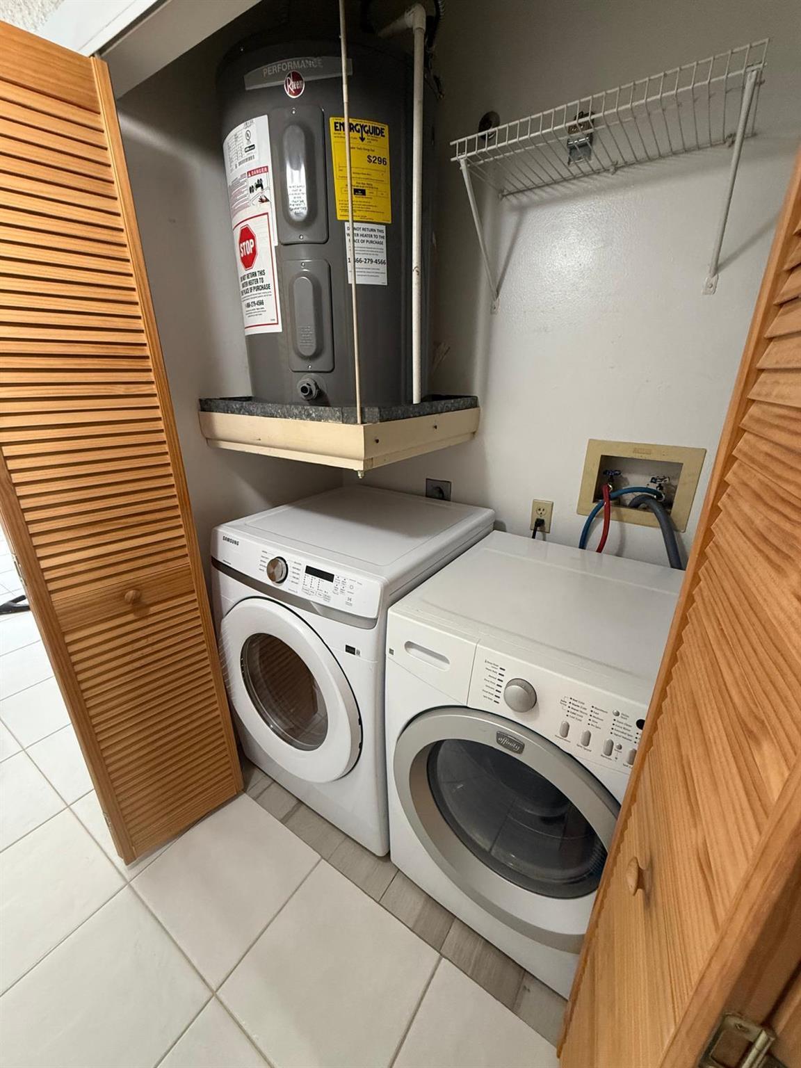 ENVIRONMENT I CONDO - Residential Lease