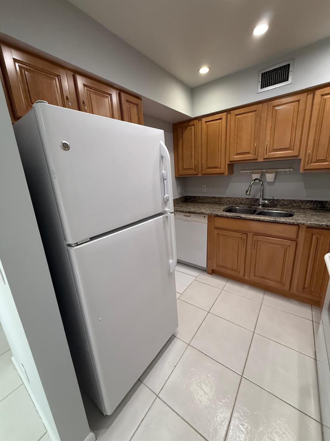 ENVIRONMENT I CONDO - Residential Lease