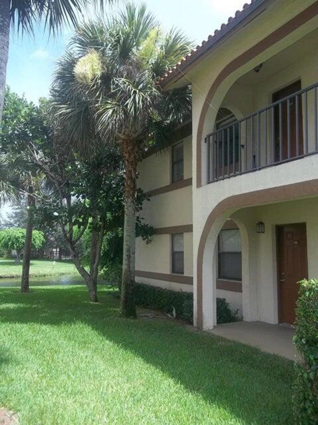 Photo of 3 Via De Casas Sur #101, Boynton Beach, FL 33426 (MLS # R10932484)