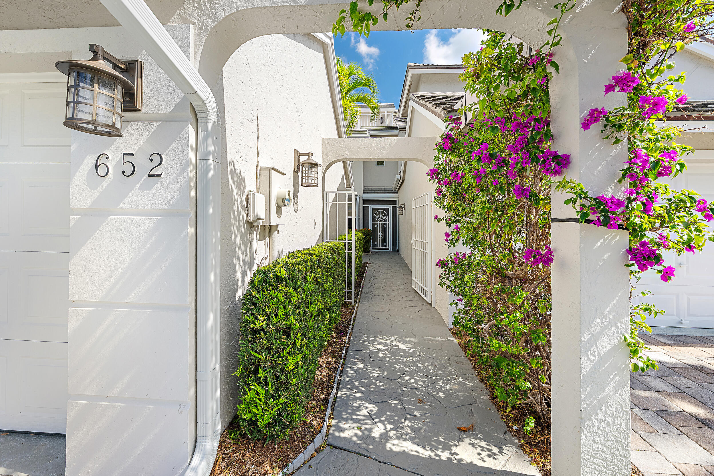 1000 N Us Highway 1 652