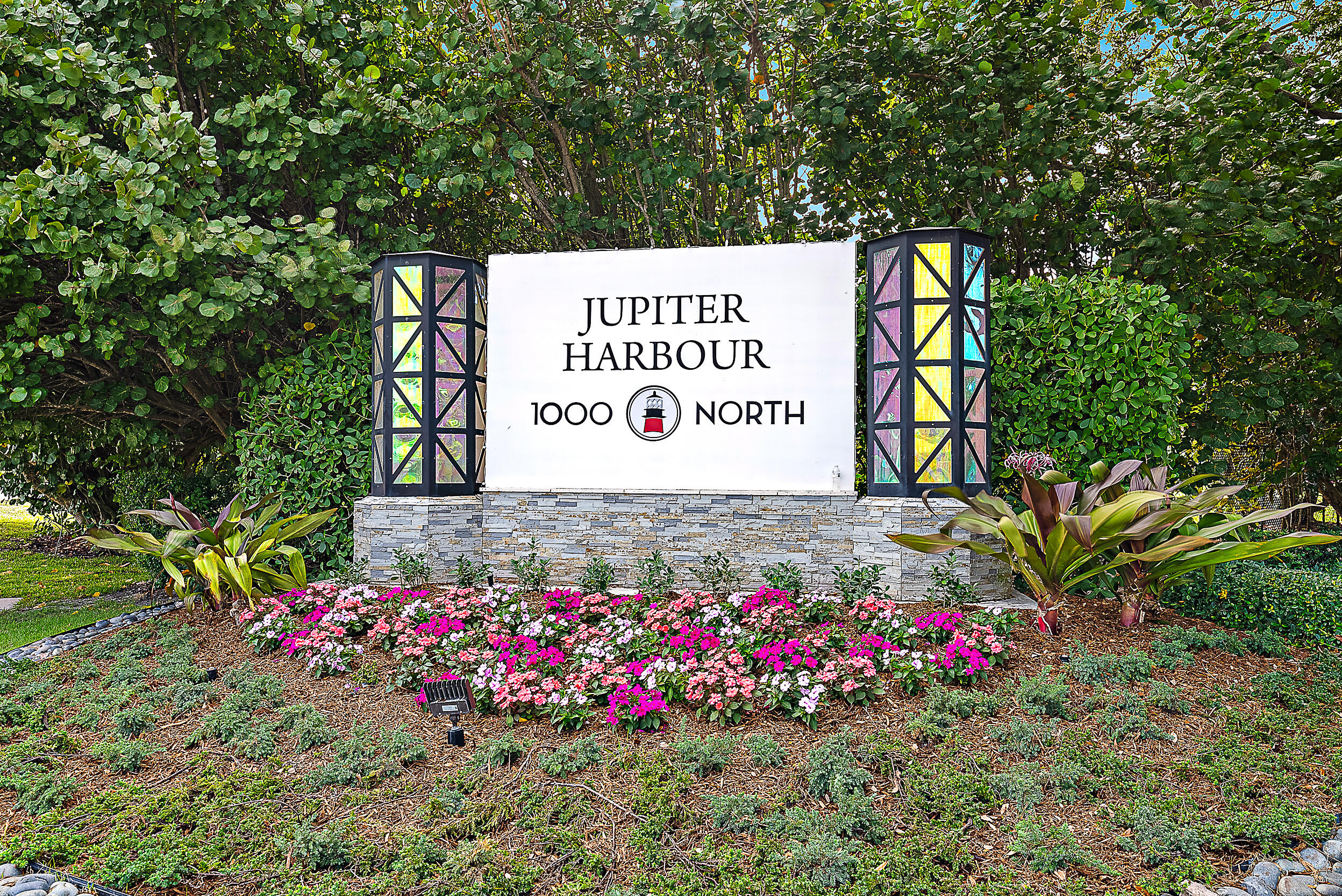 1000 N Us Highway 1 652