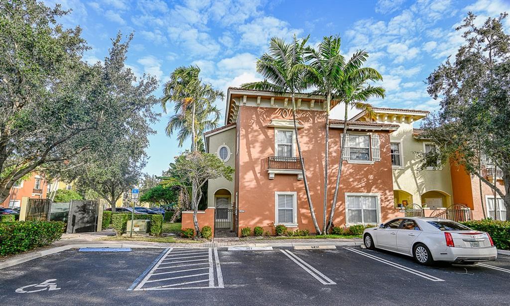 Photo of 147 Lake Monterey Circle, Boynton Beach, FL 33426 (MLS # R10778255)