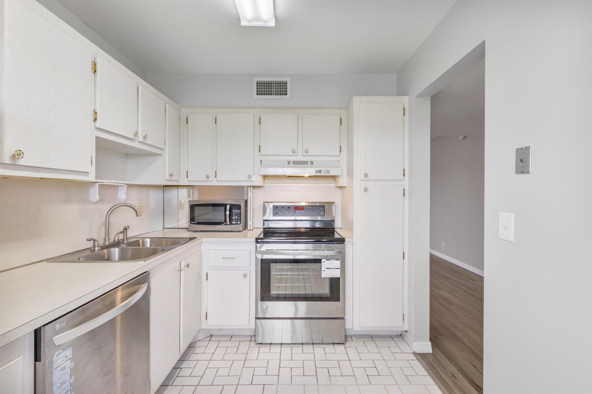 4080 Tivoli Court 302