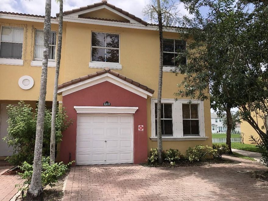 Beautiful big size townhouse having lake view. 4 bedrooms, 3 full bathroom, 1 car garage, drive way for 2 cars.All shopping area is nearGood school zone.Owner wish to sell this property in "as is" condition.