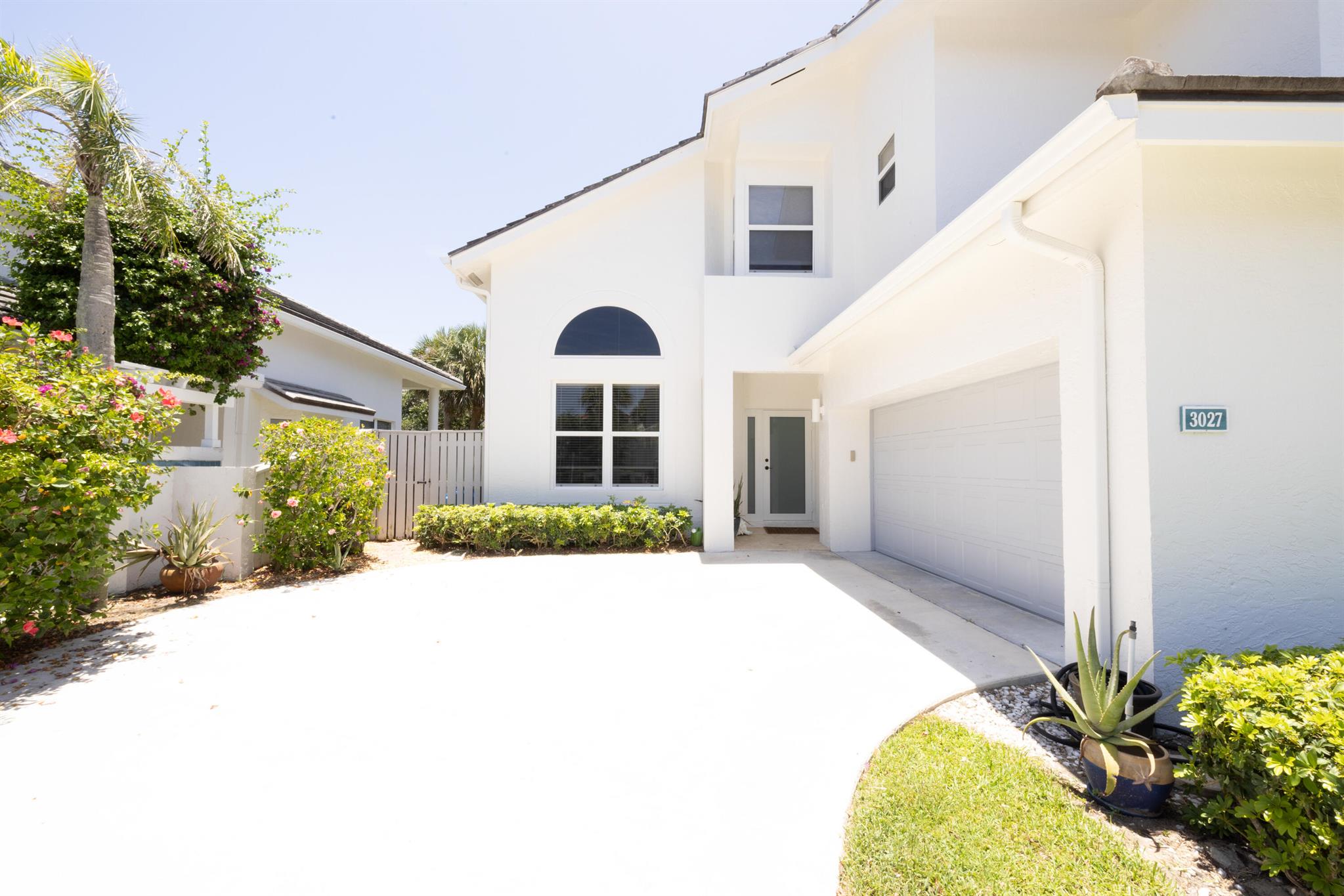 3027 Windward Way, Jupiter, FL, 33477/$1,395,000 4 3027 Windward Way