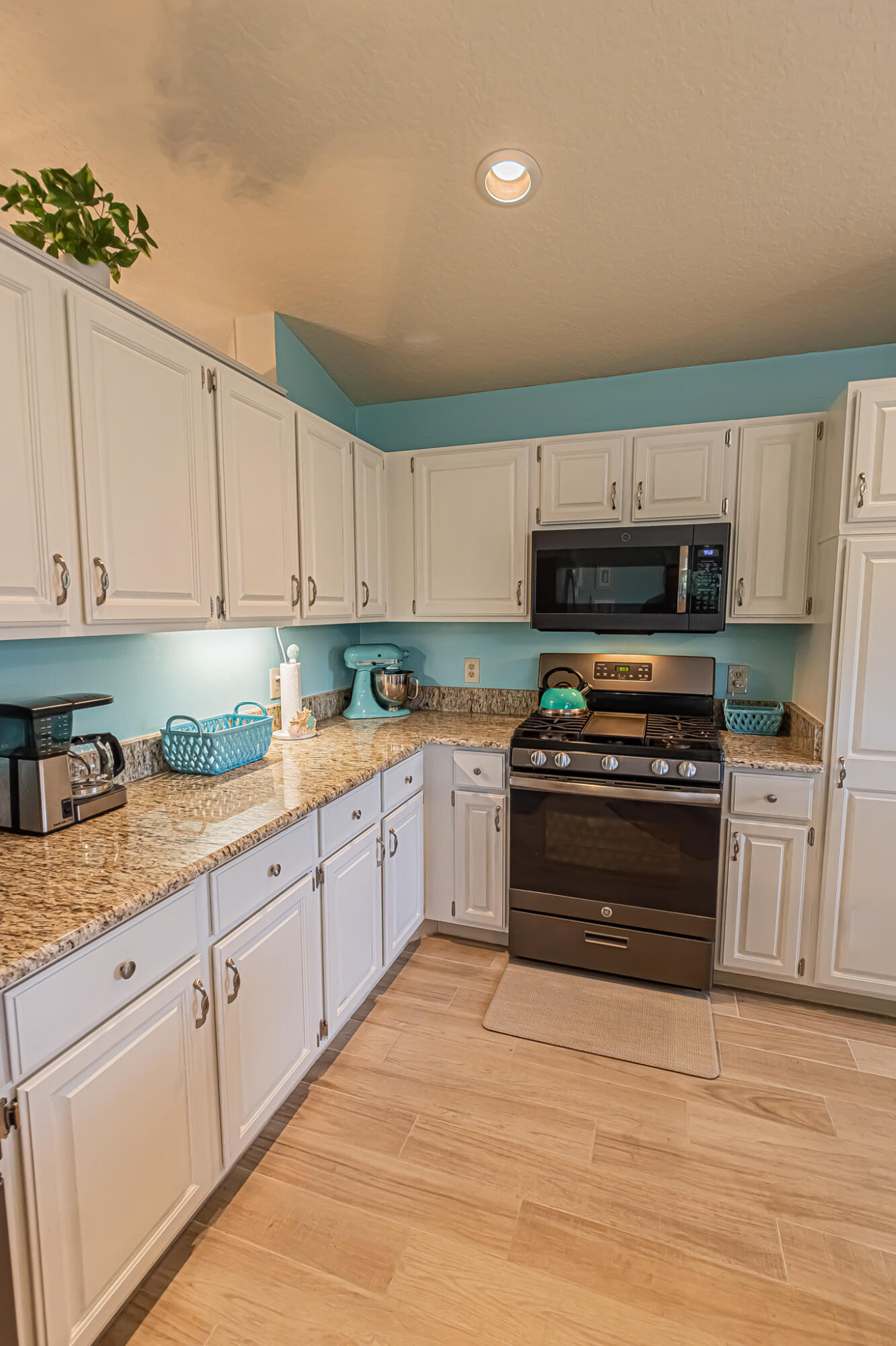 PRESIDENTIAL COVE - Residential