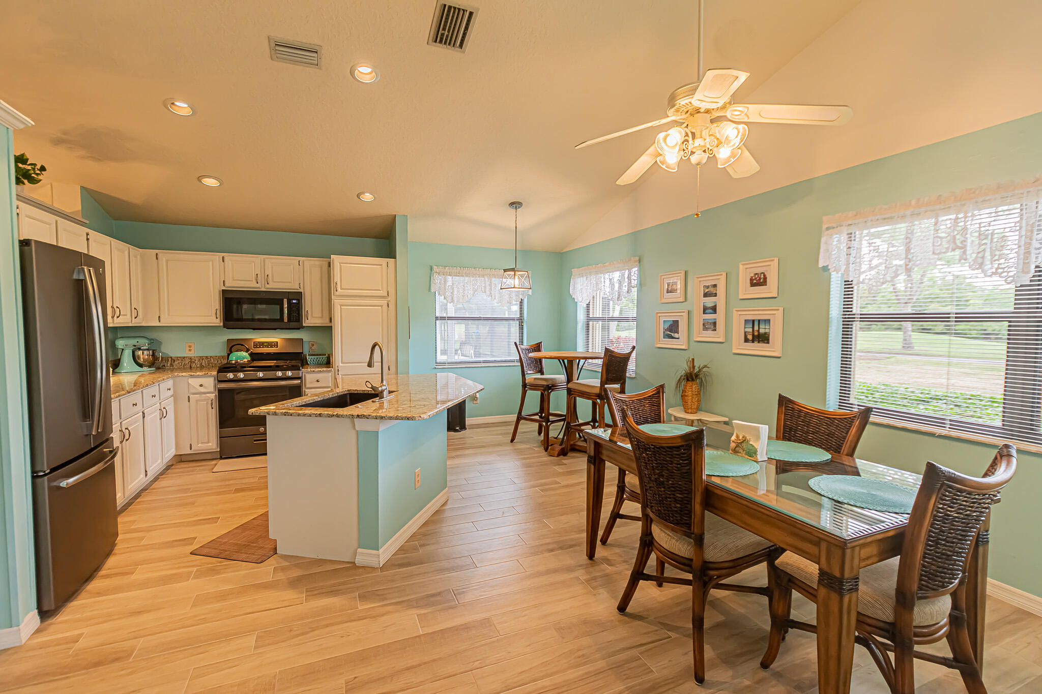 PRESIDENTIAL COVE - Residential