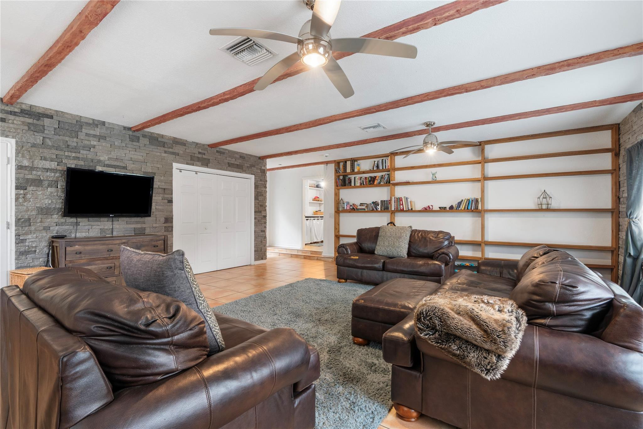 SUNSHINE RANCHES - Residential