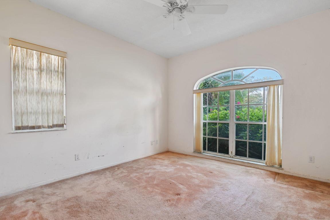 PALM LAKES GARDENS - Residential