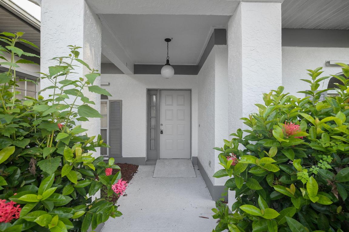 PALM LAKES GARDENS - Residential
