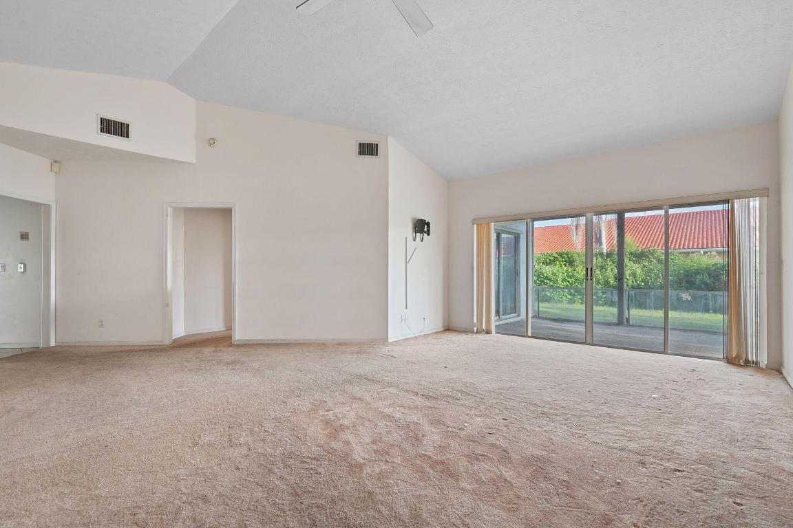 PALM LAKES GARDENS - Residential