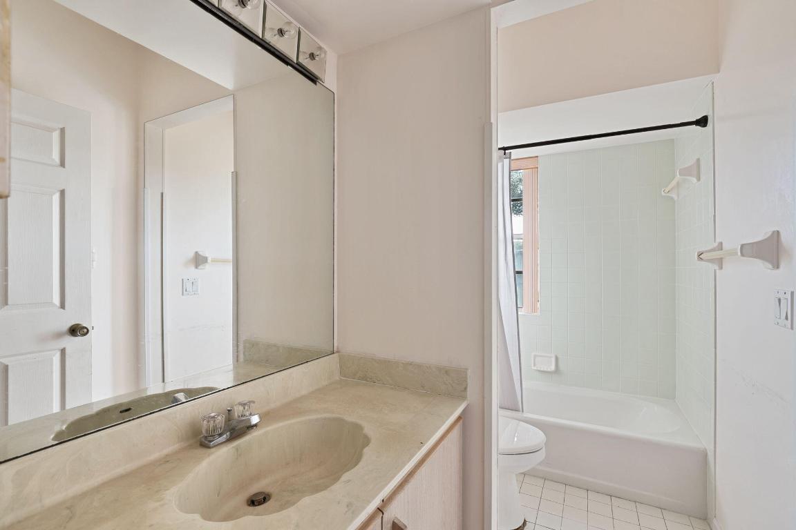 PALM LAKES GARDENS - Residential